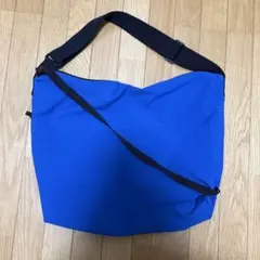 UNIQLO U ドローストリングショルダーバッグ ブルーのサムネイル