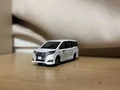 トミカ改造品 トヨタエスクァイア ホワイトパールのサムネイル