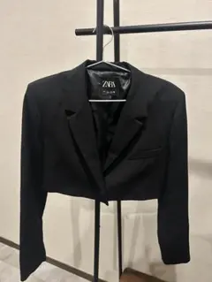 ZARA クロップド丈 ジャケット ブラックのサムネイル