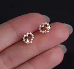 ハート型　合成ジルコニア　小ぶり　スタッドピアス