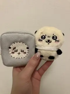 ちいかわ ラッコ もこもこサガラ刺繍キーホルダー カラナビむし刺繍
