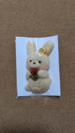 ハンドメイド 羊毛フェルト うさぎブローチ