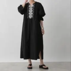 【美品】ローリーズファーム　刺繍コットンギャザーワンピース　黒　ゆったり
