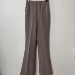 GU ピンクベージュ フレアパンツ