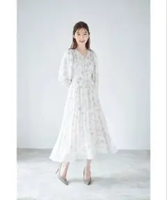 トッコクローゼット　ラインフラワープリントシャーリングプリーツワンピース