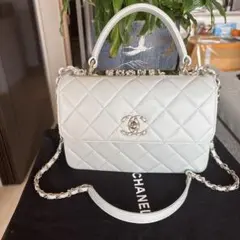 ￼未使用近いCHANEライトグレー系キルティングショルダーバッグ