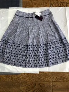 膝丈、リバティプリントスカート