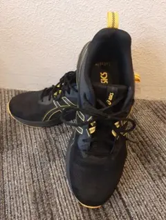 asics 黒/黄 スニーカー