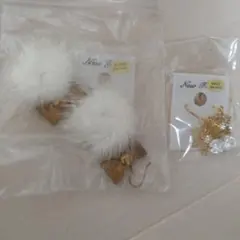 ファーと雪の結晶モチーフピアス2個セット