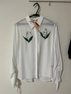 MUVEIL ホワイトシャツ すずらん