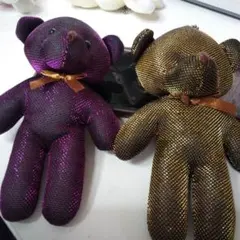 クマ型ぬいぐるみ 紫色と 金 色