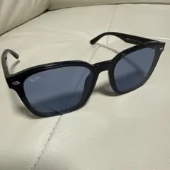 【人気モデル】Ray-Ban ブラック サングラス　ブルーレンズRB4392d