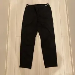 ユニクロ　黒パンツ