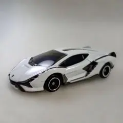 トミカ ランボルギーニシアン FKP37 白 1/66スケール ミニカー