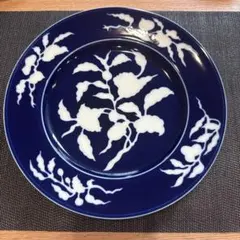 深川製磁】瑠璃地白抜紋 皿 明宣徳年製写 26cm - メルカリ