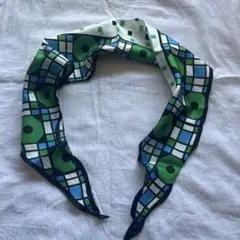 新品未使用☆シルク100%幾何学模様スカーフ 緑と青