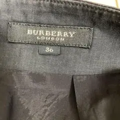 BURBERRY ネイビー フレアスカート 36のサムネイル