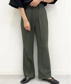 アプレジュールミニョン シュエットフレアーパンツ ダークグリーン Sサイズ
