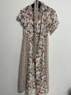 as know as Pinky 花柄 ワンピース