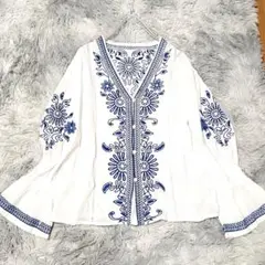 美品 2024SS スローブイエナ フラワー刺しゅう Vネックブラウス