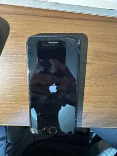 iPhone 7本体 画面ひび割れあり