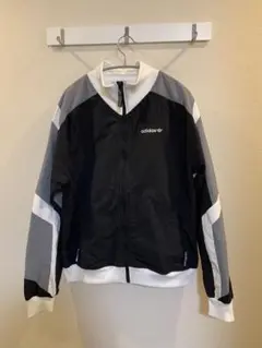 adidas ナイロンジャケット ブラック/グレー/ホワイト