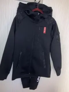 新品　UNDER ARMOUR ブラックジャージ上下セット　上S 下M