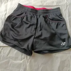 ヨネックス　テニスやバドミントン用ショートパンツ 黒 ポリエステル100%