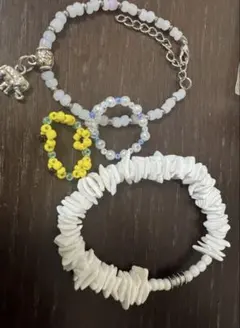 ビーズブレスレット3点セットと貝のデザインのブレスレットの計4点セット