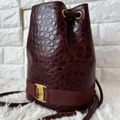 SalvatoreFerragamo✨型押し巾着ミニリュック　ヴァラ　ガンチーニ