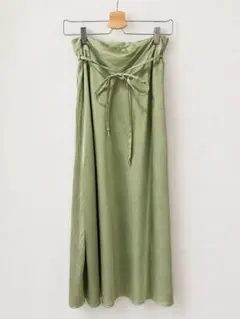 green label relaxing サテン ナロースカート　グリーン