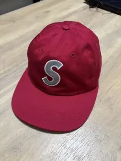SUPREME 赤 ベースボールキャップ Sロゴ