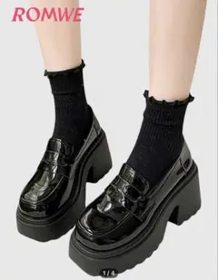 エナメルローファー