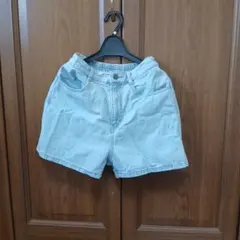 薄い青デニムショートパンツ