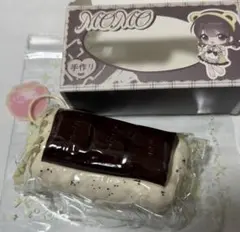よ*ら様 MOMOスクイーズ♡チョコ抹茶味のロールケーキ - メルカリ