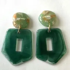 5372 グリーンとオレンジのマーブルカボションとグリーン変形フーブ