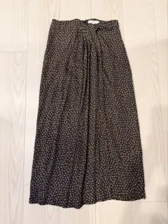 【美品】Vince ヴィンス シルク混 総柄 Iライン スカート 00のサムネイル