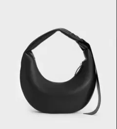 美品　CHARLES&KEITHミニトニーノットクレセントホーボーバッグのサムネイル