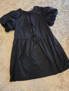 【新品】H&M DIVIDED ブラック 半袖ブラウス リボン Mサイズ 黒のサムネイル