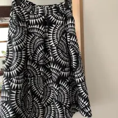 雨の日　扱いやすい素材ですdinos Cara 膝下丈スカート