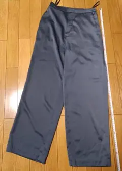 サテンリラックスストレートパンツ　M　BLUE