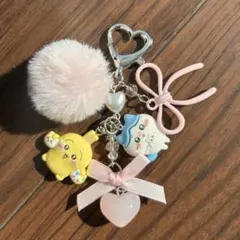 ちいかわチャーム キーホルダーファーボンボン付き　じゃらじゃらキーホルダー