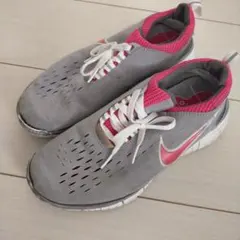 Nike Free グレー/ピンク スニーカー