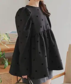 KOBE LETTUCE フロッキードットペプラムブラウス　ハート柄