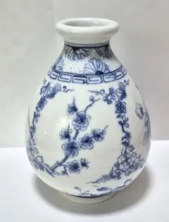 青白磁 花瓶 花入　壺　梅・菊・欄の模様