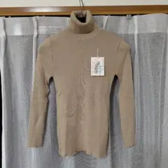 [新品未使用]　リブ編み　ベージュ　タートルネックニット　(日本製)