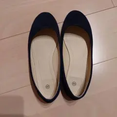 ネイビー スエード フラットシューズ