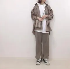 【新品】ユニクロ　ワイドリブスリットストレートパンツ　ベージュ　Mサイズ