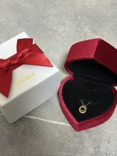 THE KISS ネックレス ゴールドのサムネイル