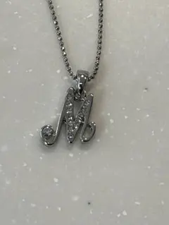 M字型クリスタルネックレス